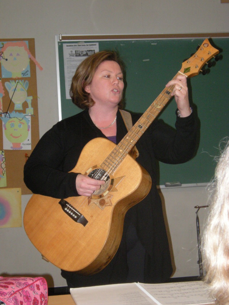 Voyageurguitar+Babe.jpg